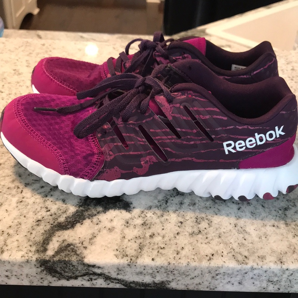 Reebok Twistform women’s purple tennis shoe